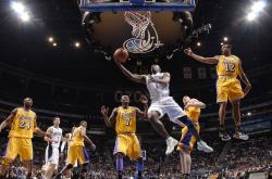 阿扎伦卡重返赛场，重返赛场首场状态出色，巴塞罗那观众沸腾！观众掌声雷动