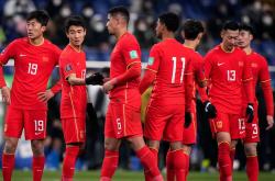 国内足球豪强击败对手，取得连胜